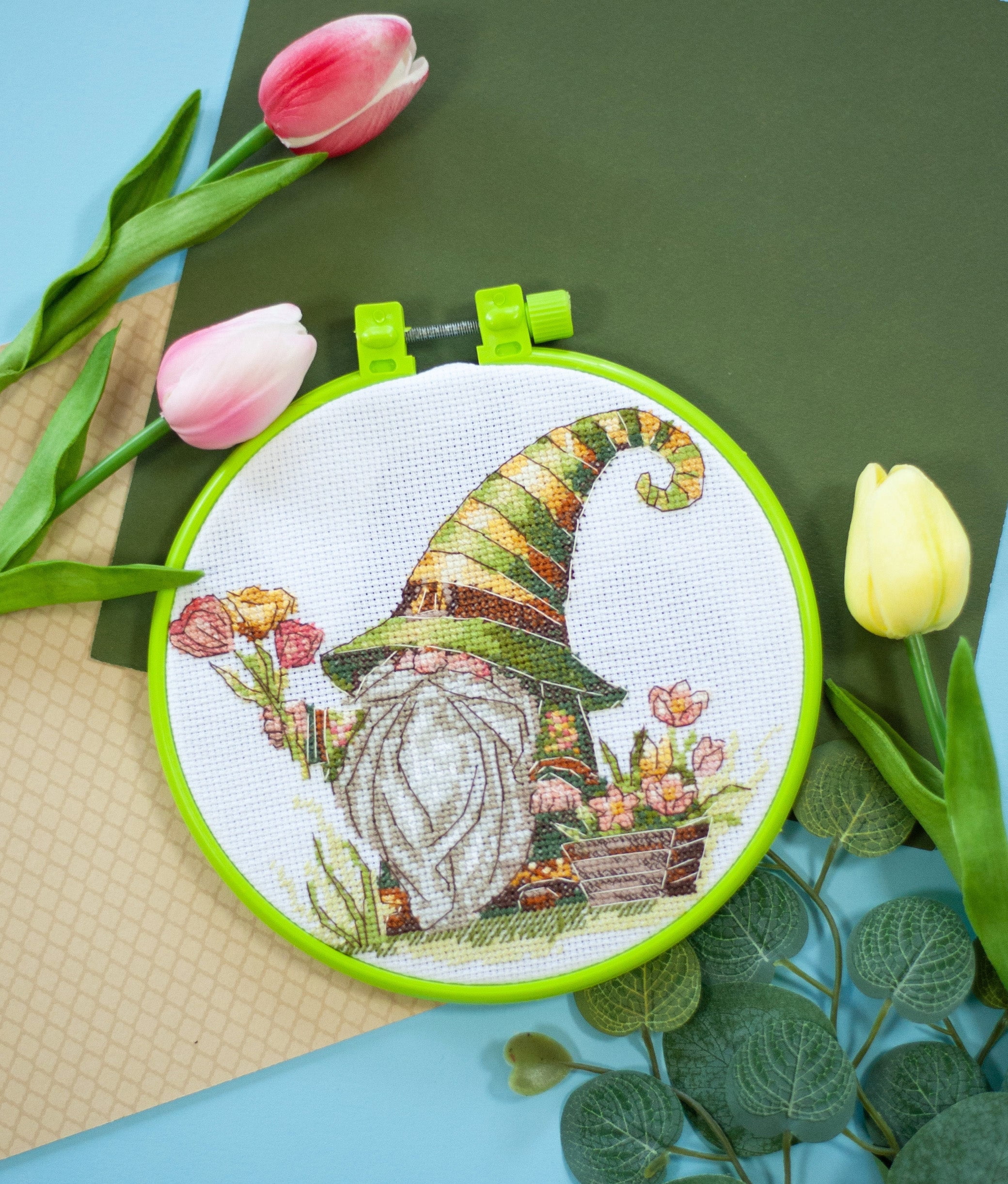 Cross-stitch kit - Florist AHM-088