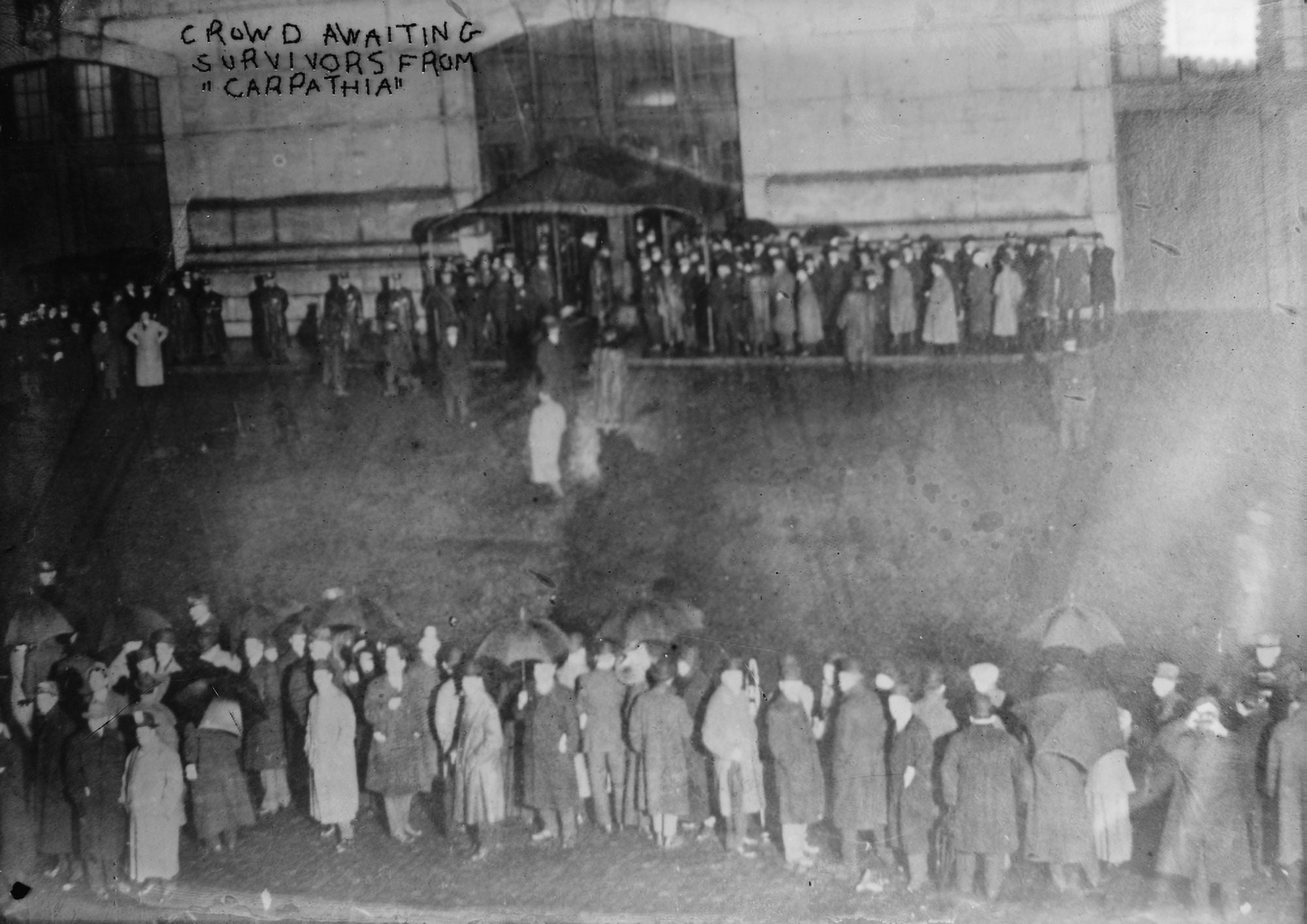 Crowd awaiting survivors from the Titanic Canvas Art - George G Bain (18 x 24)