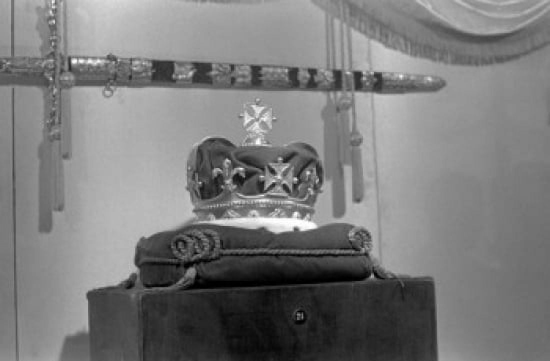Crown and ornate sword in museum exhibition Canvas Art - (24 x 36)