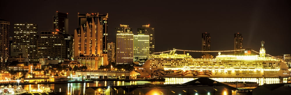 Cruise ships at Honolulu Harbor Honolulu Oahu Hawaii Islands Hawaii USA Canvas Art - Panoramic Images (6 x 18)