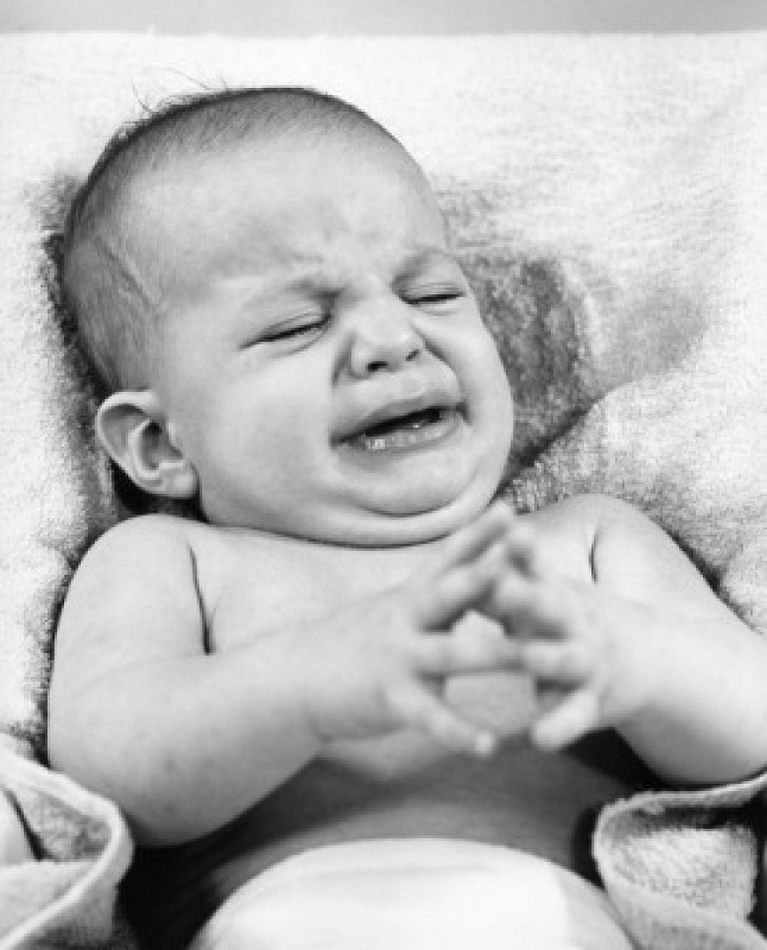 Crying newborn Canvas Art - (18 x 24)