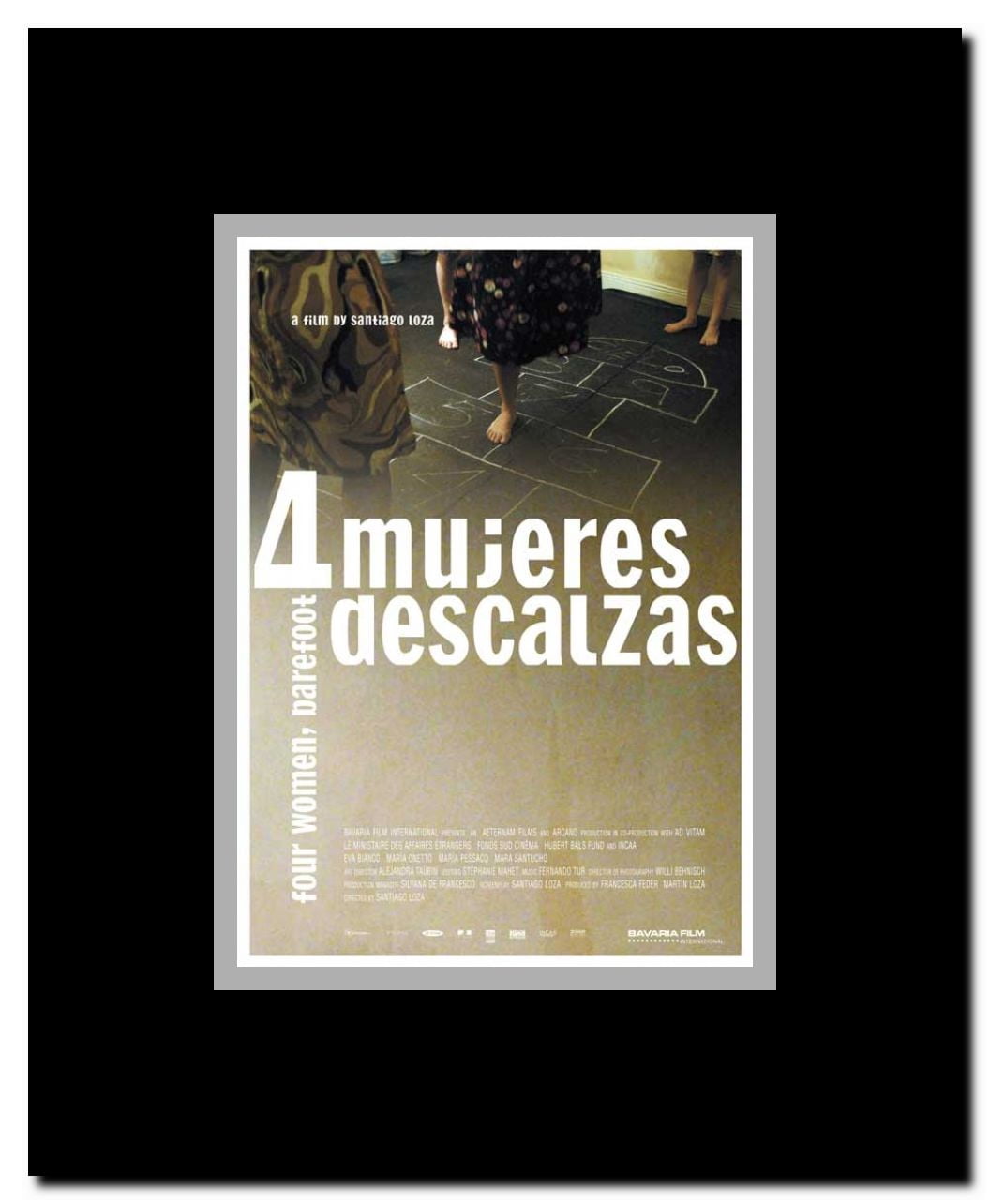 Cuatro mujeres descalzas Framed Movie Poster