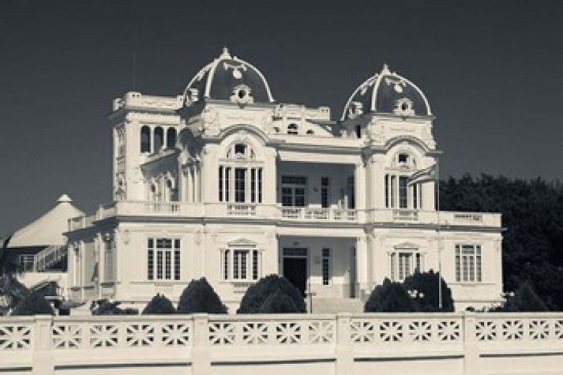 Cuba Cienfuegos Punta Gorda Club Cienfuegos Canvas Art - Walter Bibikow DanitaDelimont (28 x 19)
