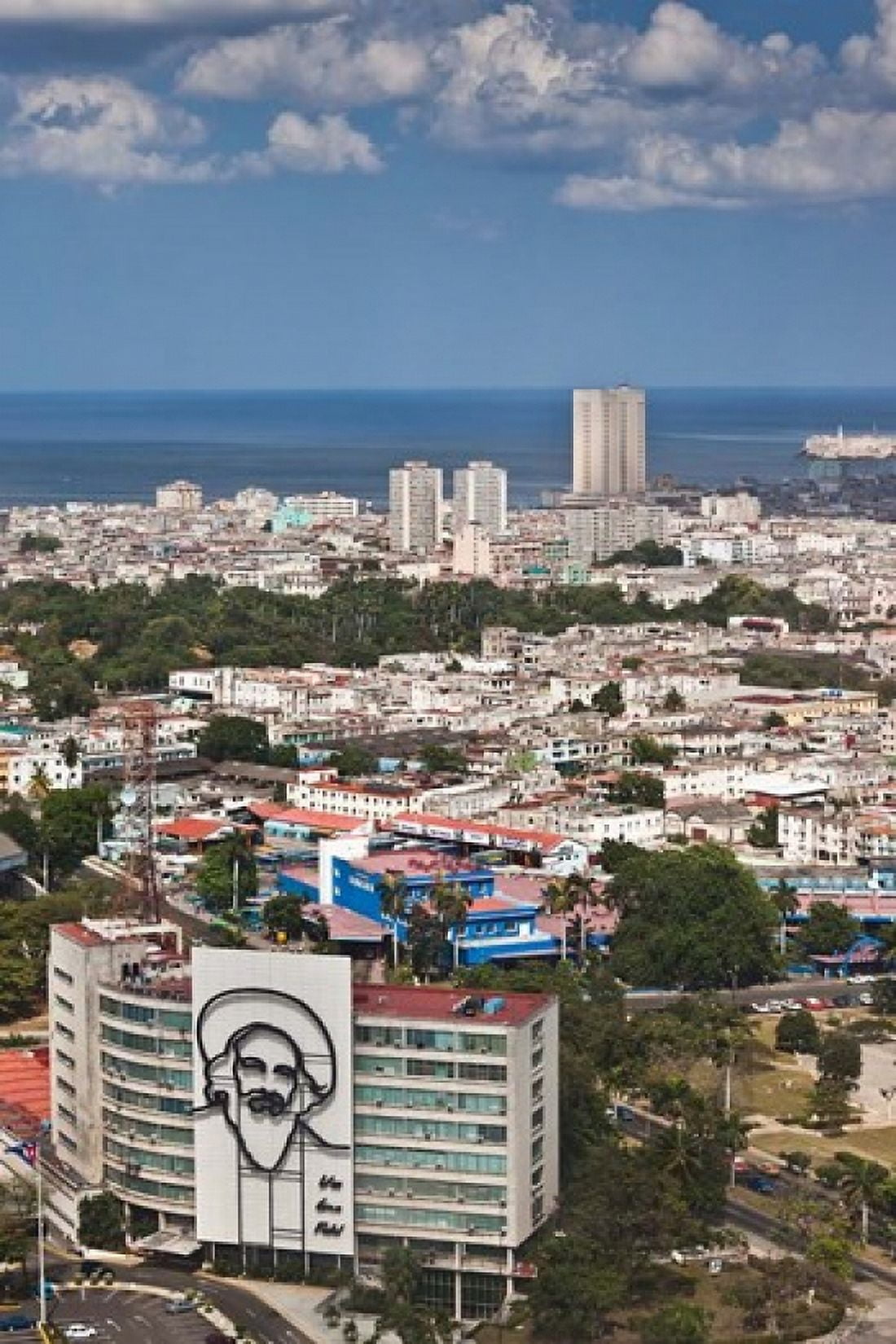 Cuba Havana Building with Camilo Cienfuegos Canvas Art - Walter Bibikow DanitaDelimont (25 x 37)