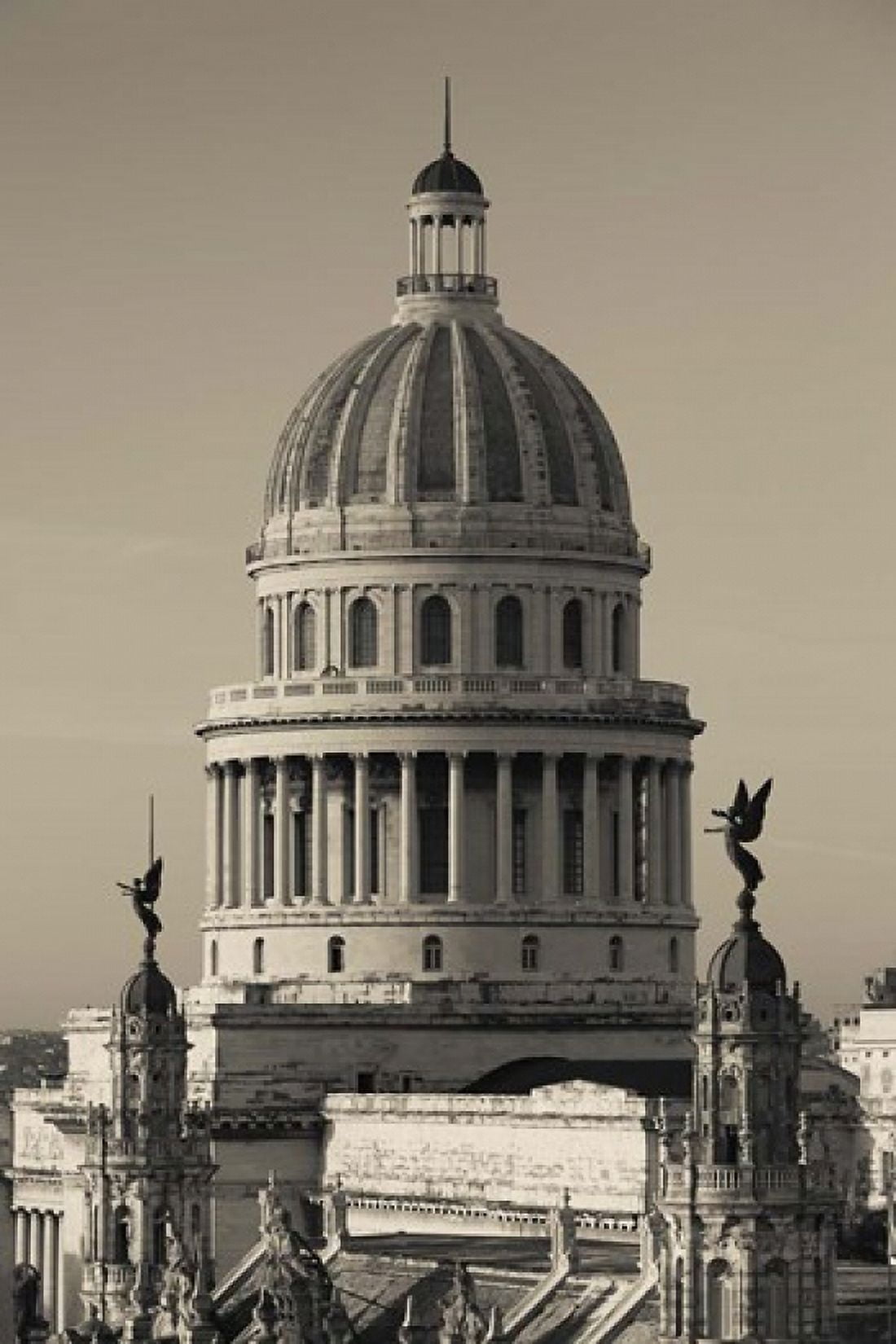 Cuba Havana Capitol Building dawn Canvas Art - Walter Bibikow DanitaDelimont (19 x 28)