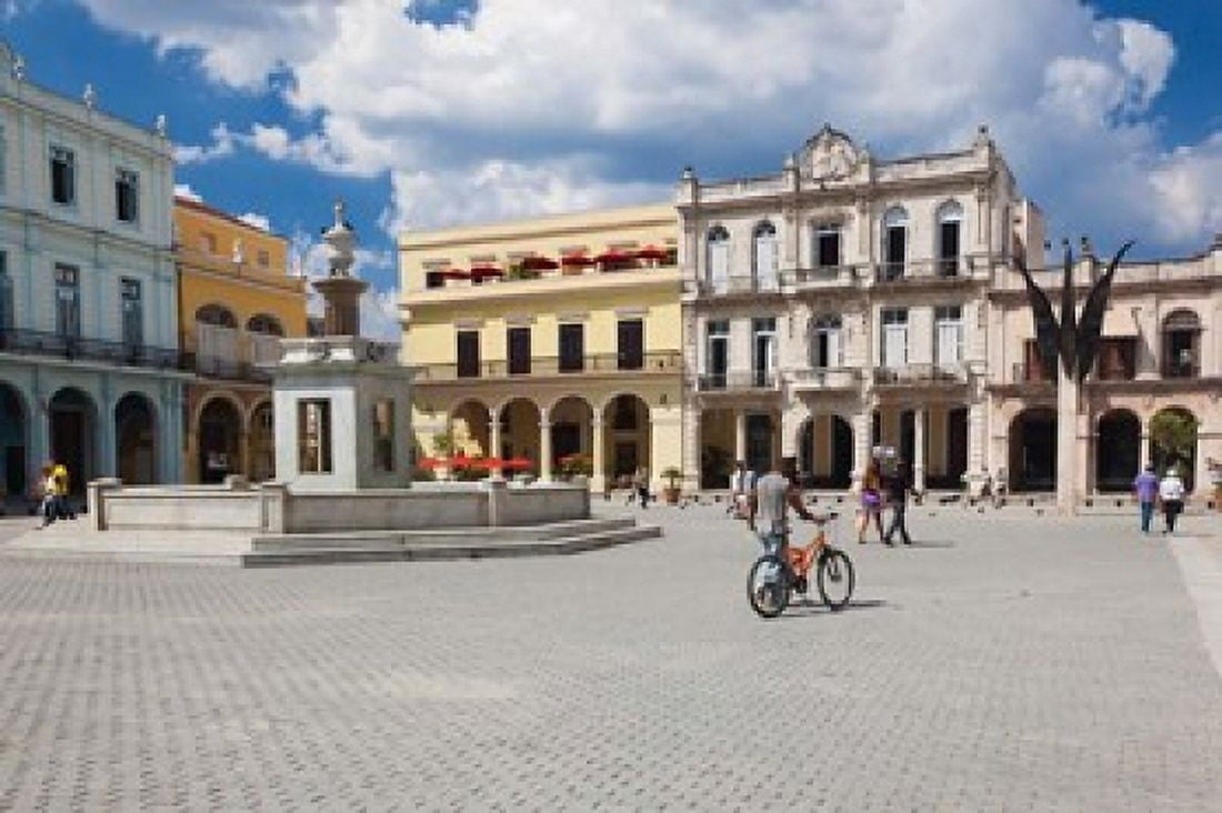 Cuba Havana Havana Vieja Plaza Vieja Canvas Art - Walter Bibikow DanitaDelimont (37 x 25)