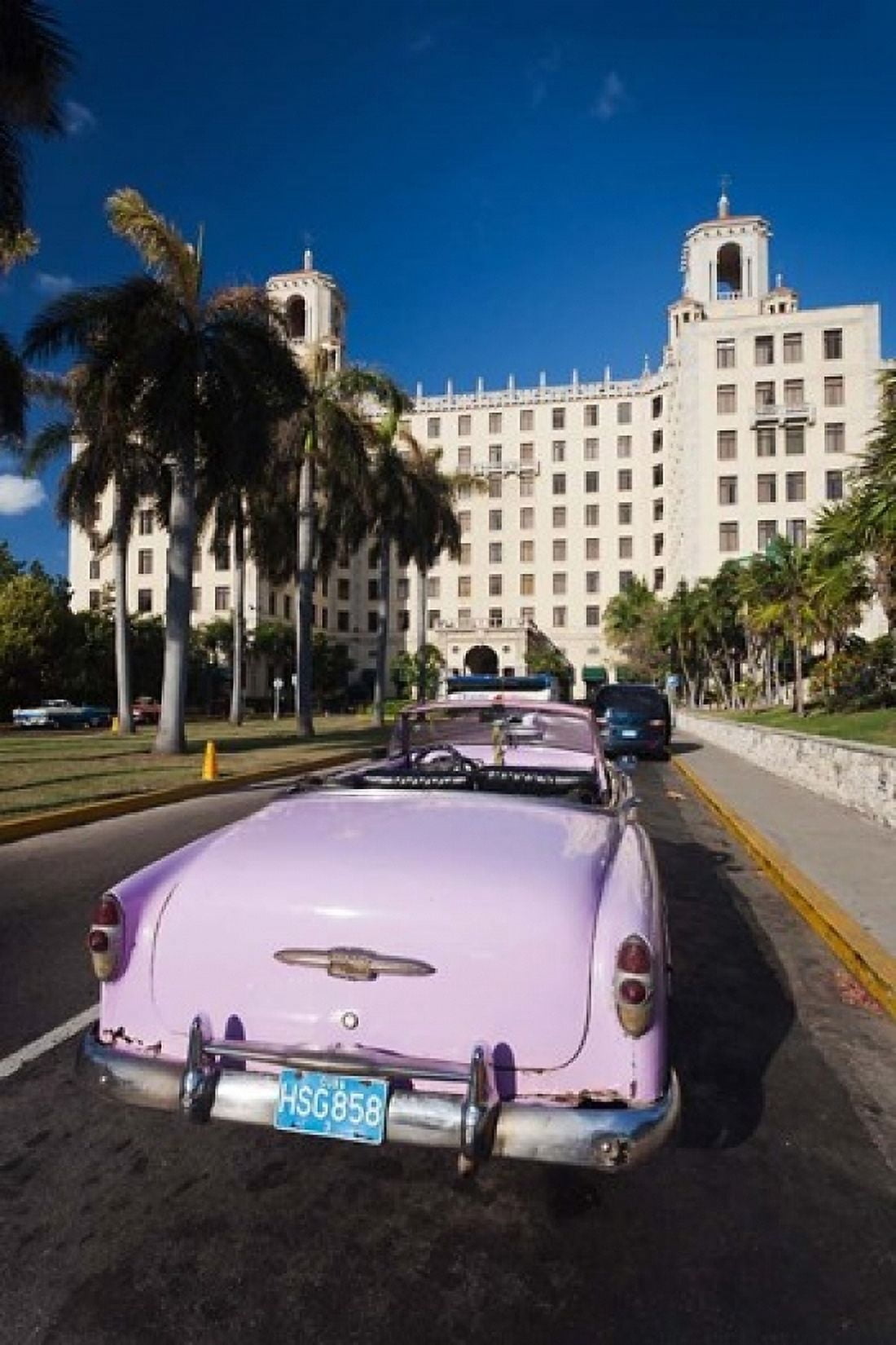 Cuba Havana Hotel Nacional 1950s Classic car Canvas Art - Walter Bibikow DanitaDelimont (18 x 24)