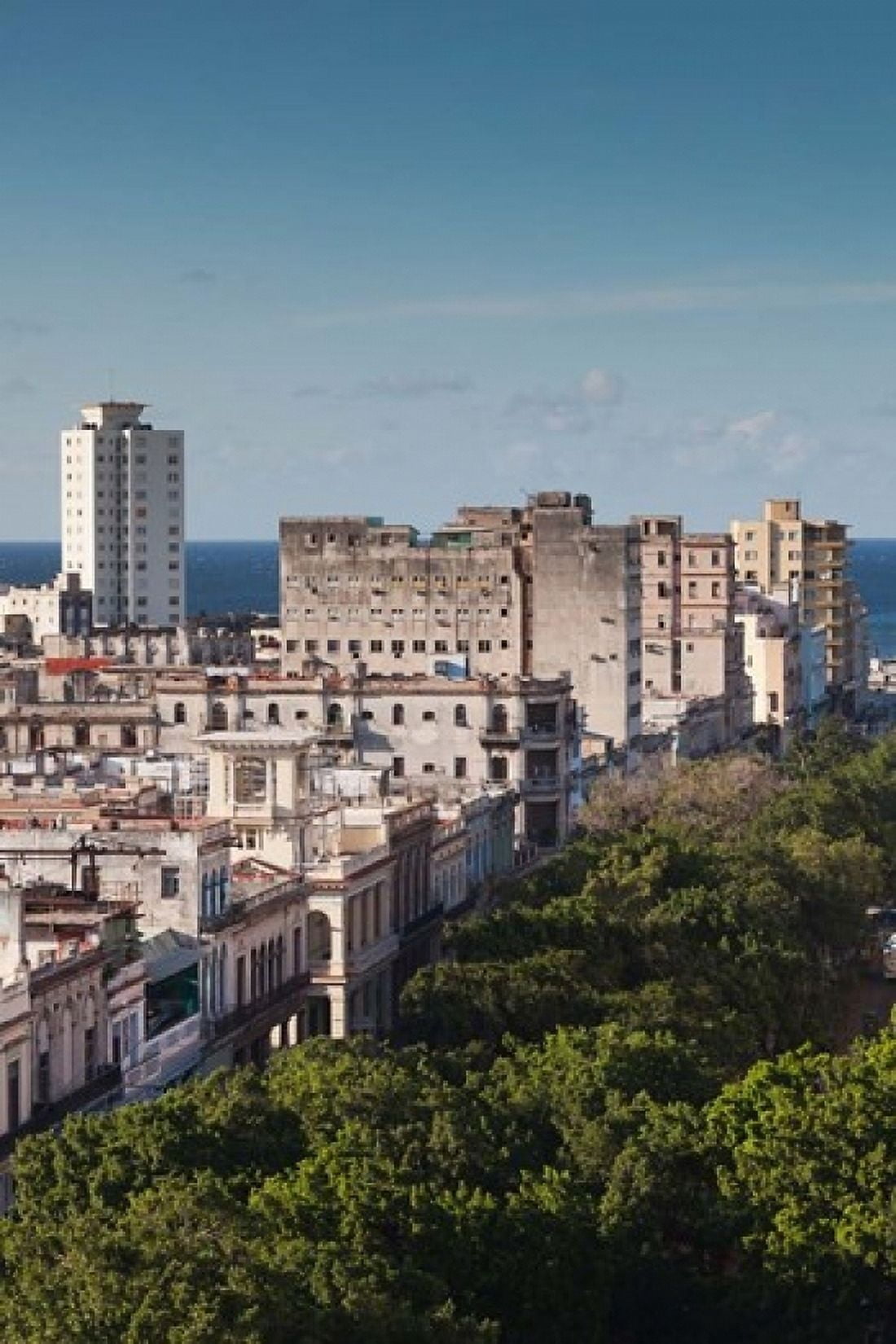 Cuba Havana Paseo de Marti late afternoon Canvas Art - Walter Bibikow DanitaDelimont (24 x 36)