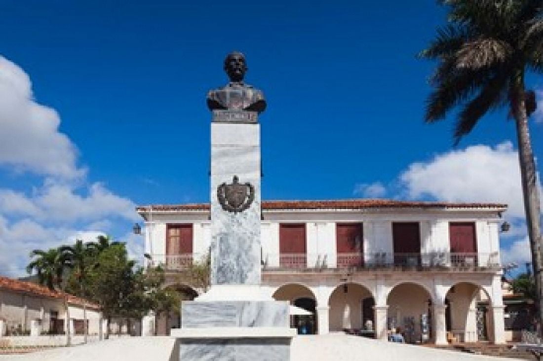 Cuba Pinar del Rio Province Vinales town square Canvas Art - Walter Bibikow DanitaDelimont (28 x 19)
