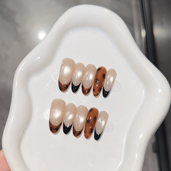 [Cuba] ins wind leopard print French cat eye pure hand-worn nail advanced sense whitening nail patch nail