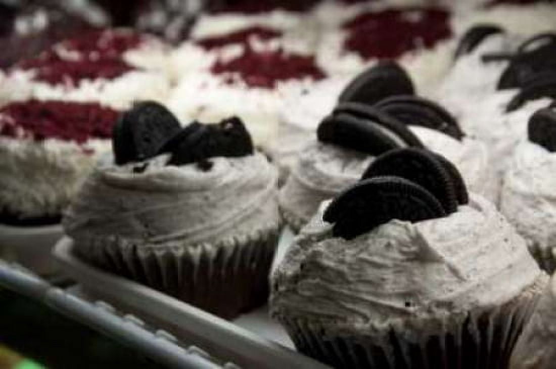 Cupcakes I Canvas Art - Erin Berzel (20 x 28)