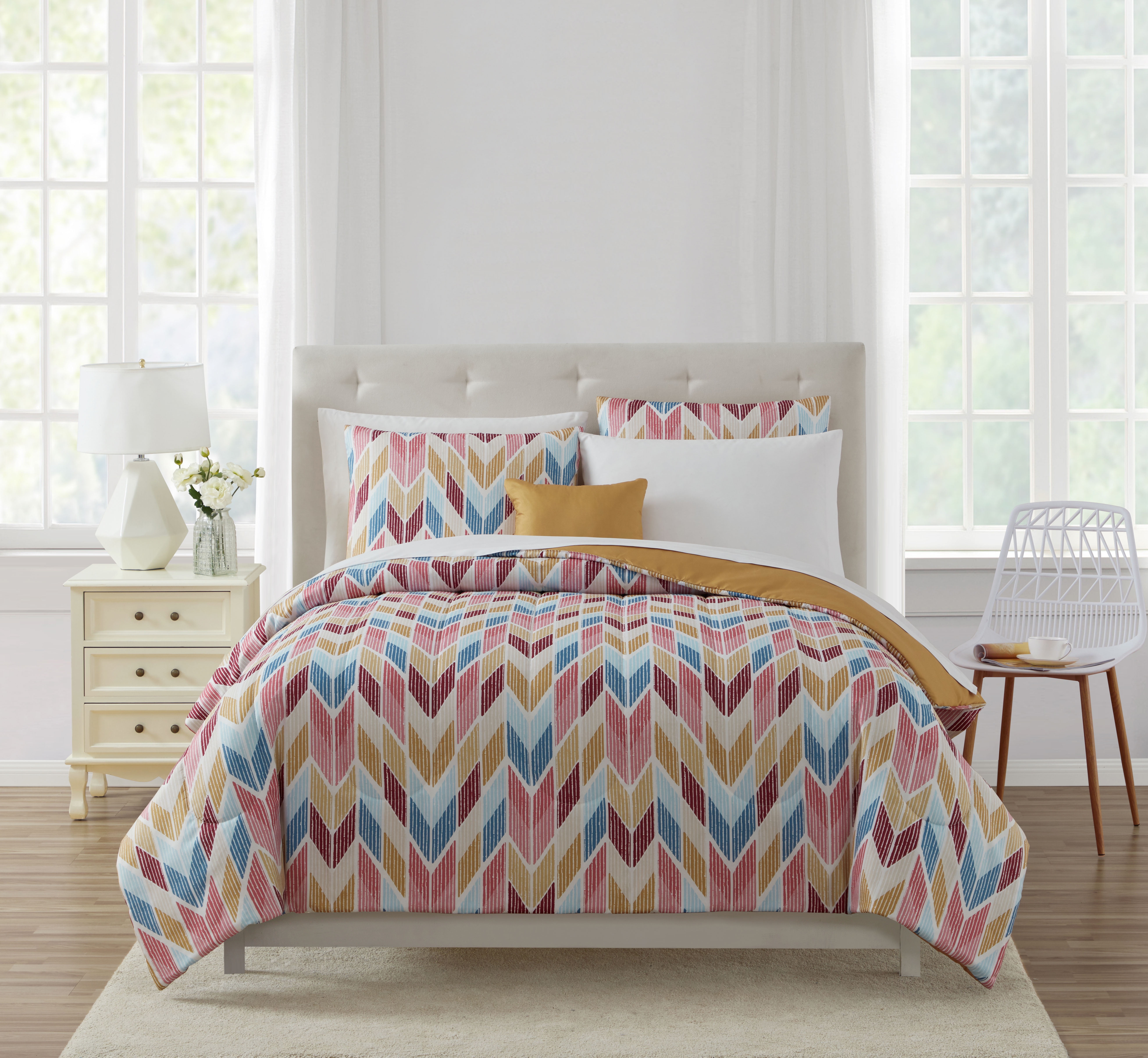 Curated Collection 12-Piece Bed-in-a-Bag Set – Stylish Comforter, Sheets, and Accessories in Floral