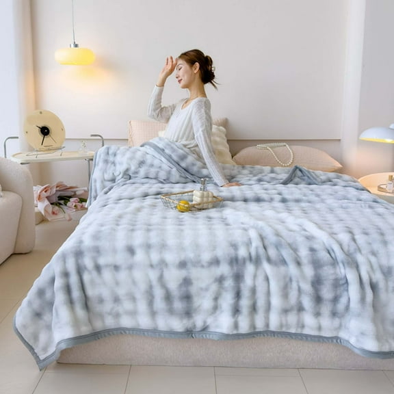 CurioCo Luxurious Vegan Throw Blanket Soft Faux Fur, All-Season Warm & Breathable Couch/Bed Throw Machine Washable Fade Resistant Gift for Home Decor