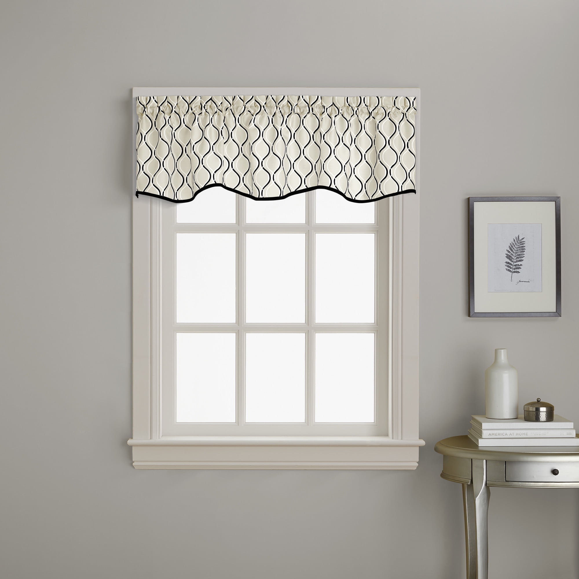 Curtainworks Morocco Scallop Valance Black, Indoor, 100% Polyester, 58"W x 14"L, 1 Piece, Adult