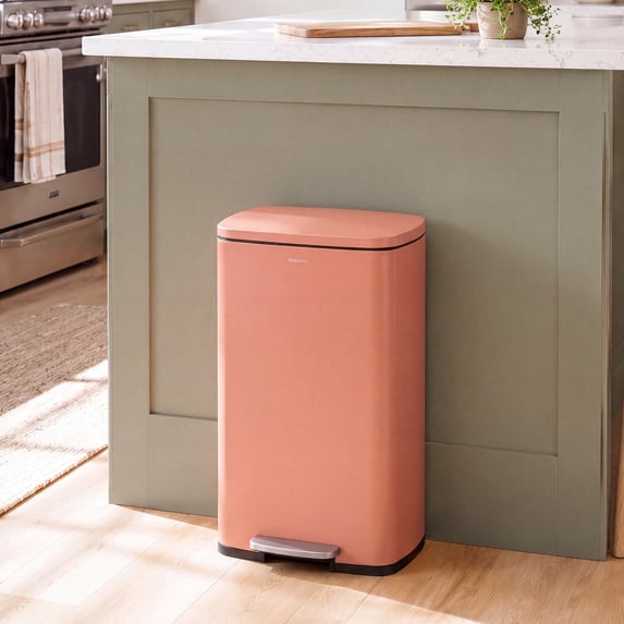Curtis 8 Gallon (30L) Step Pedal Trash Can, Clay Rose