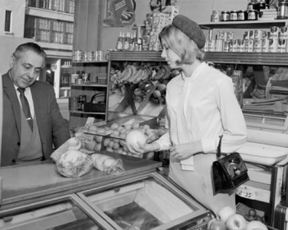 Customer and clerk in grocery store Canvas Art - (18 x 24)