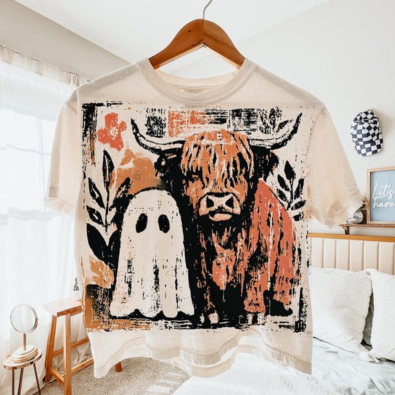 Cute Highland Cow Ghost T-Shirt, Spooky Season Fall Shirt with Pumpkin and Boo Ghost, Funny Autumn Cow Lover Graphic Tee