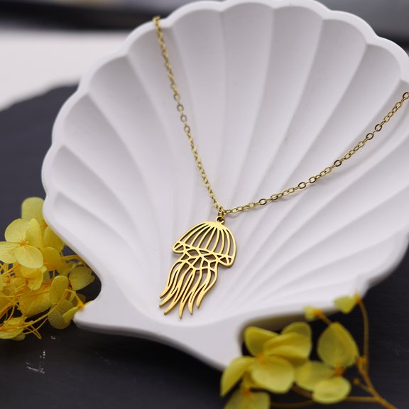 Cute Jellyfish Pendant Necklaces for Women Men Ocean Animals Clavicle Chain Chokers Beach Party Marine Life Jewelry Gift