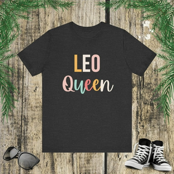 Cute Leo Queen astrology horoscope birthday Leo woman Unisex T-shirt