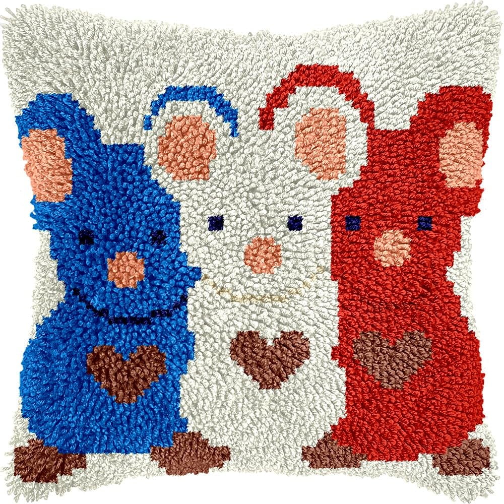Cute Love Bears Latch Hook Kits Pillow DIY Pillowcase Crochet Hook Cushion Making Kits with Preprinted Pattern Canvas Instruction Yarns Pillow Cover Easy Starter DIY Crochet Kits 43x43cm（L87)