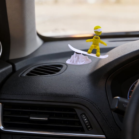 Cute Skier Snowboard Car Dashboard Ornament, Spring Swinging Bobblehead Doll for Car Interior Center Console Decor, Spring Base Ski Board Decoration, Cute Car Accessories Yellow 1Pcs