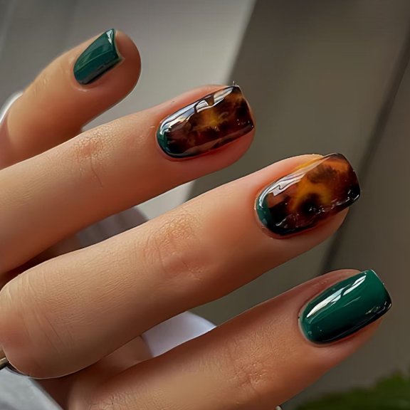 CuteHelper Forest Green Press-On Nails - 24PCS Short Square, Glossy Tortoise Shell Accent Design, Salon Quality DIY