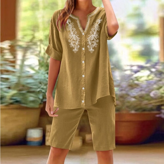 Cutuoiiu Plus Size Womens Boho Embroidery Set Loose Fit Short Sleeve Top and Cropped Pants Outfit Gifts