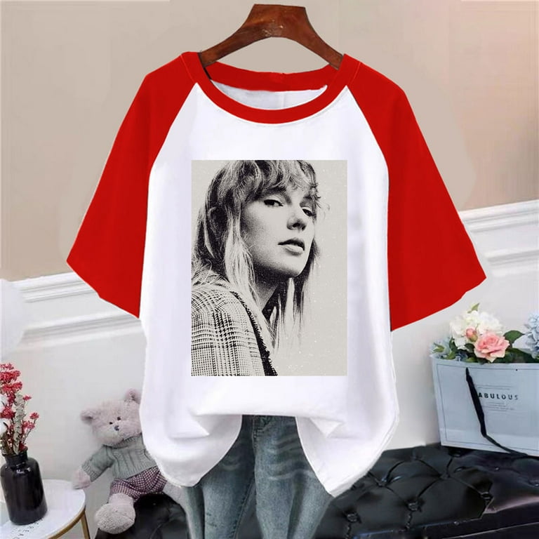 Cyinyin TayIor Merch Country Music A Lot Going On at The Moment Shirt for  Women Letters Graphic Music City Vacation Shirt Tee Outfits Shirts for  Women