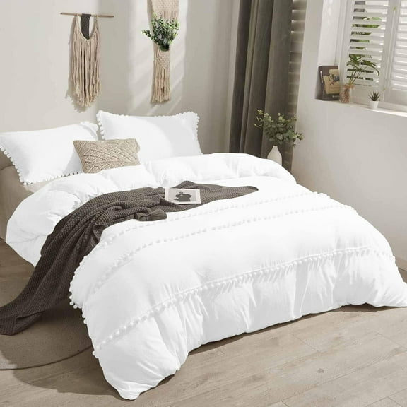 D.N.G. BEDDINGS 5 Piece Boho Chic Pom Pom Comforter, All Season Down Alternative Bedding Comforter with 4 Pillow Shams (Super King Size, White) 800 Thread Count, Egyptian Cotton.