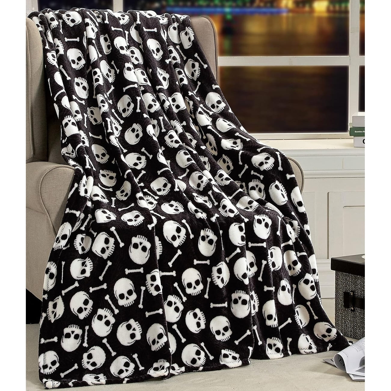 Décor&More Happy Halloween Microplush Throw Blanket (50In x 60In) - Creepy Skull
