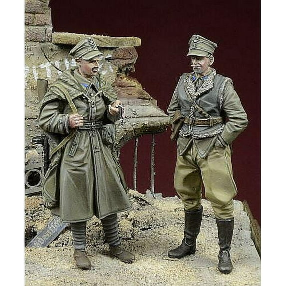 D-day Miniature 1:35 Polish LWP Soldiers Berlin 1945 - Two Resin Figures #35048
