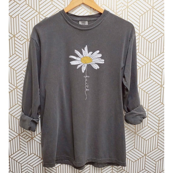 DAISY FLOWER FAITH Graphic Garment dyed T-Shirt