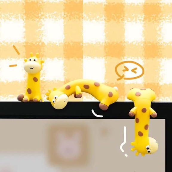DAMAI 4 Pcs Mini Resin Giraffe Figurines, Cute Figurine Computer Monitor Decor, 3D Craft Sculpture, Tiny Cute Giraffe Statues for Office Desk, Car Dashboard, Indoor Festival Decor