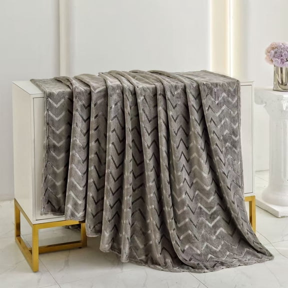 DAMAI Soft Throw Blankets, Glossy Chevron Silver Gray Stripes Lines Zig Zag Plush Blanket Cozy Warm Bed Blankets Decorative Throws for Couch Sofa, 39" x 59"