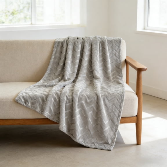 DAMAI Soft Throw Blankets, Glossy Chevron Silver Gray Stripes Lines Zig Zag Plush Blanket Cozy Warm Bed Blankets Decorative Throws for Couch Sofa, 39" x 59"