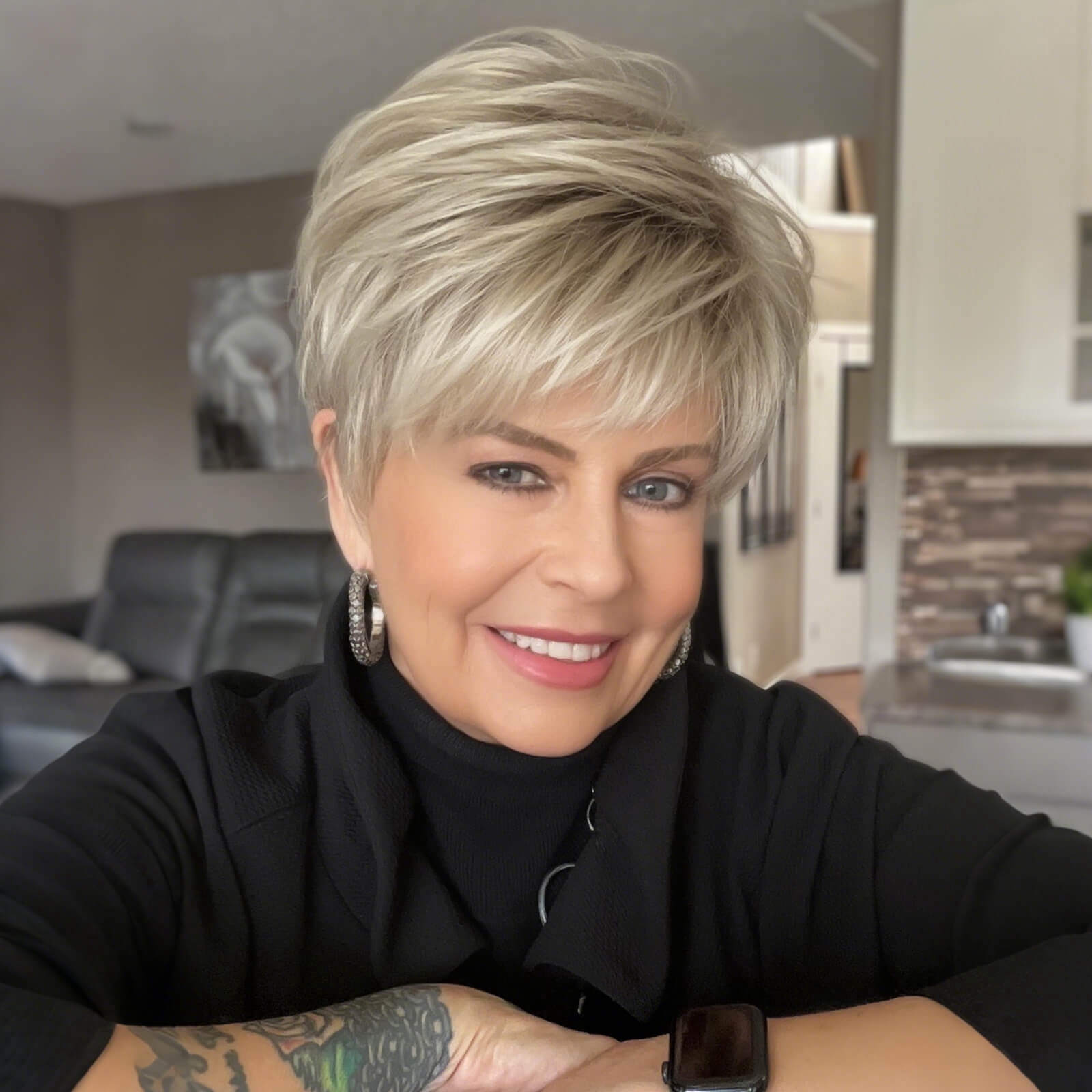 DAPRZIY Short Blonde Wigs for Women Highlight Layered Pixie Cut Wig ...