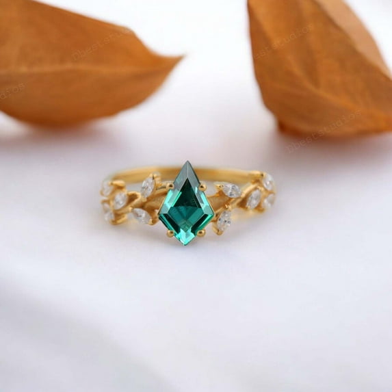 DBESTSTUDIOS 7X5 MM / 1.5 CT Kite Cut Emerald Wedding Ring Bridal Promise Gift Ring Cubic Zirconia Twig Stacking Ring