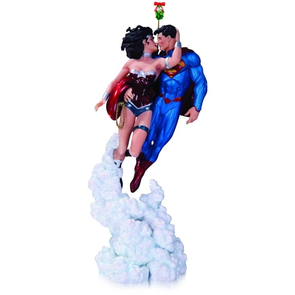 DC Comics Superman Wonder Woman Holiday Kiss Mini Statue