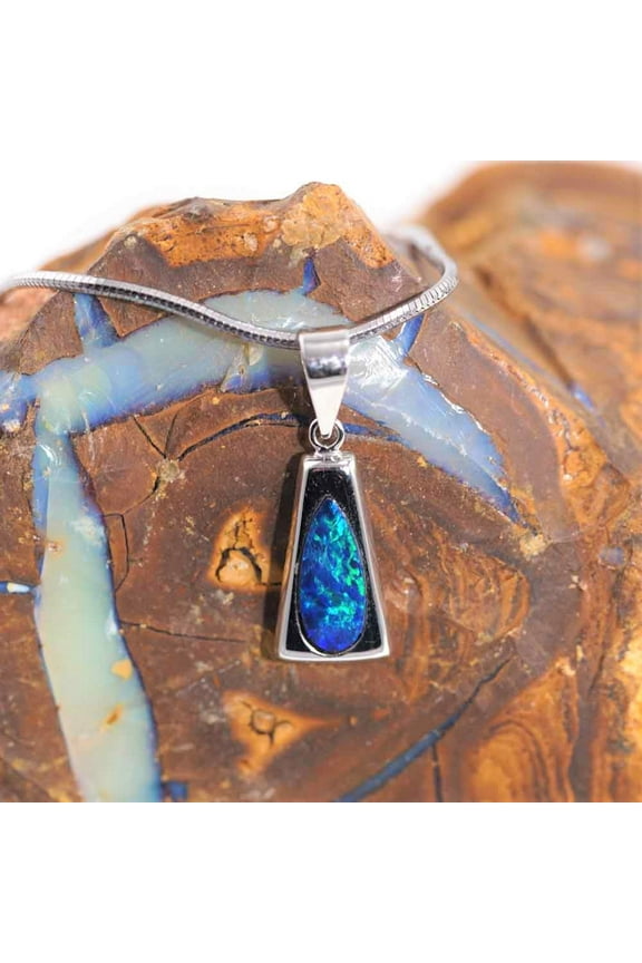 DEEP OCEAN BRILLIANCE 14KT WHITE GOLD NATURAL AUSTRALIAN OPAL NECKLACE