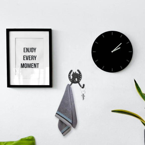 DEEPCRAFF 2Pcs Black Cast Iron Horseshoe Decorative Wall Hooks Vintage Rustic Hook Hangers