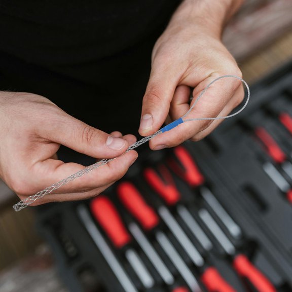 DEEPCRAFF Cable Wire Puller Tool with Heavy Duty Reusable Mesh Grip for Efficient Cable Installation