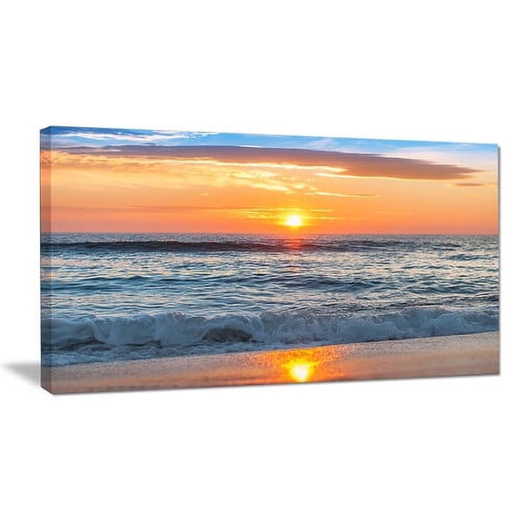 DESIGN ART Beautiful Sunrise over the Horizon. - Modern Beach Canvas Art Print 12 in. wide x 8 in. high