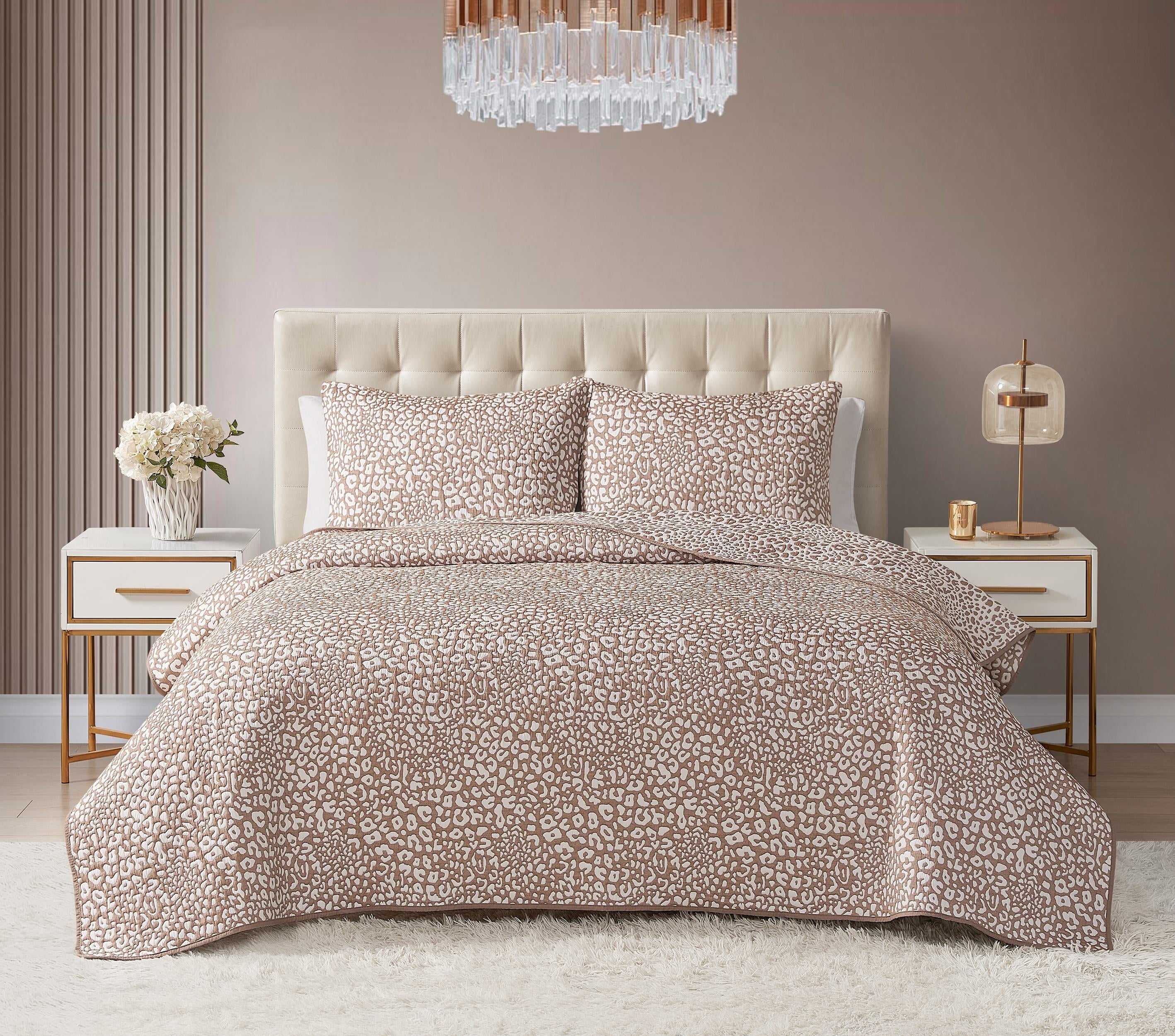 DESIGN STUDIO Leopard Cocoa 3-Piece All-Season Soft Woven Matelasse Jacquard Reversible Cotton Blend Quilt Set - King