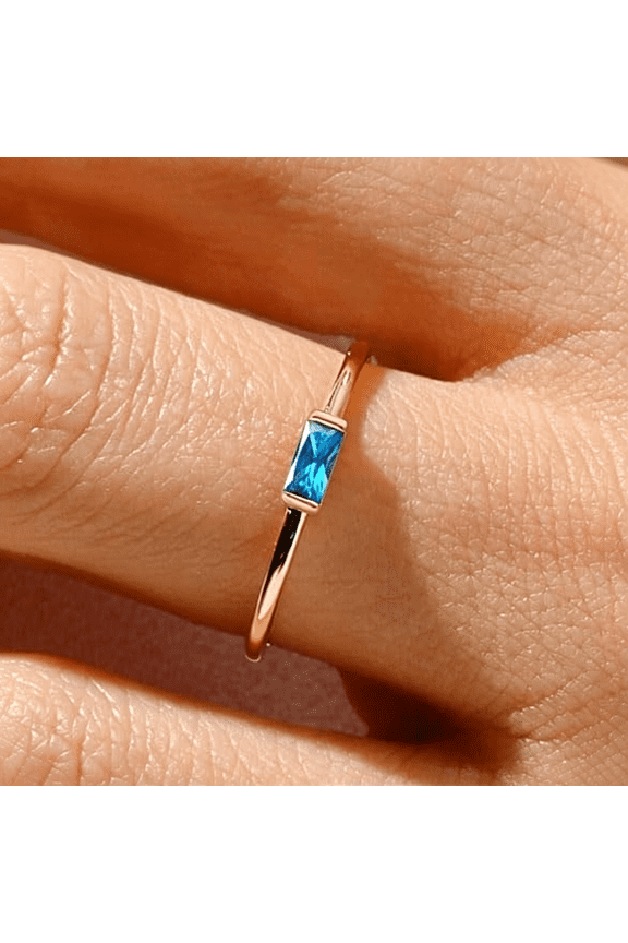 Birthstone Rings for Women Non Tarnish Gold Stackable Rings Dainty 14K Gold/Silver Plated Baguette Cz Emerald Green Pinky Ring Personalized Jewelry Gift for Birthday Size 4-10