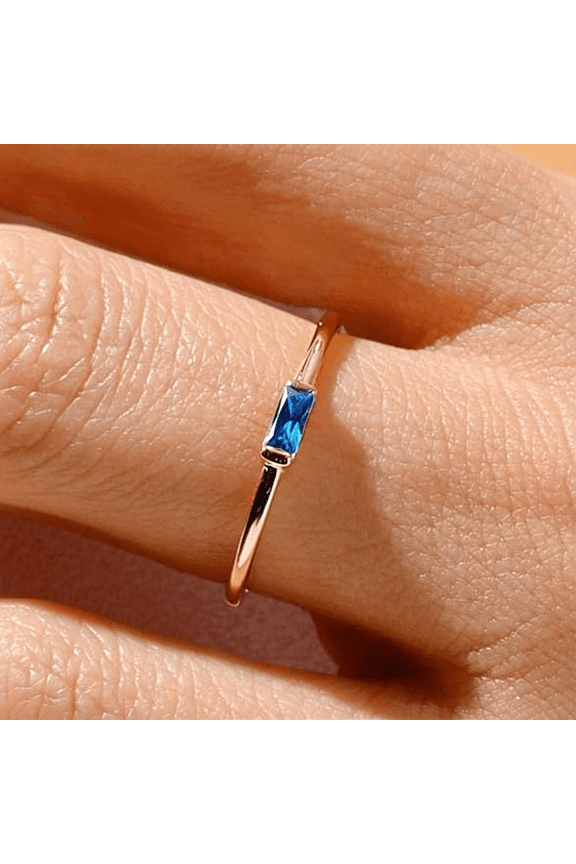 Birthstone Rings for Women Non Tarnish Gold Stackable Rings Dainty 14K Gold/Silver Plated Baguette Cz Emerald Green Pinky Ring Personalized Jewelry Gift for Birthday Size 4-10