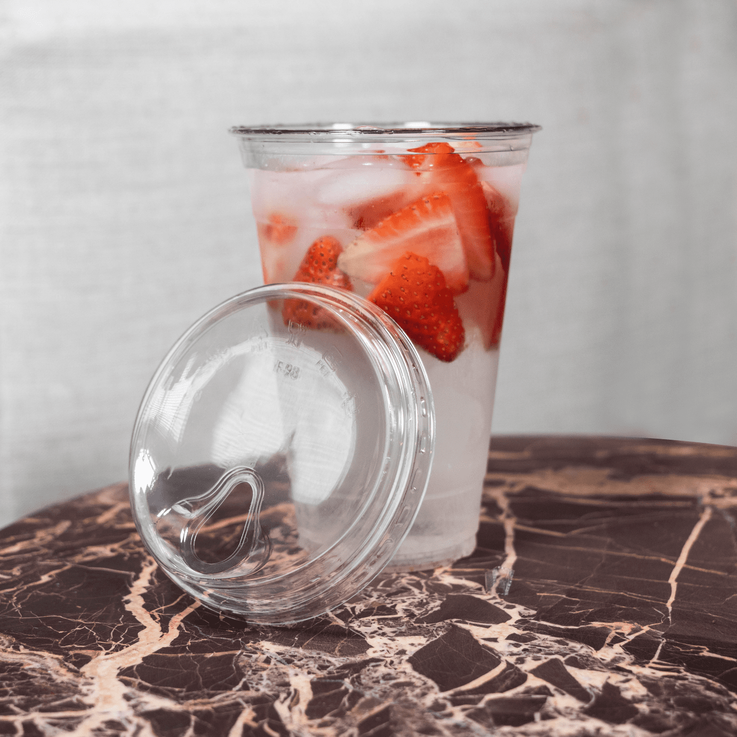 20 oz Clear Plastic Cups with Lids Disposable, Togo Drinking Cup with  Strawless Sip Lid for Smoothie…See more 20 oz Clear Plastic Cups with Lids