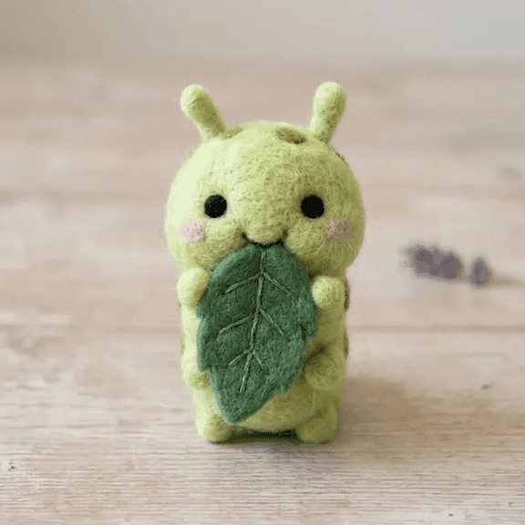 DIY Wool Felt Tiny Nature Friends Kit - Cute Animal Needle Felting Craft Set for Beginners, Handmade Plush Gift for Craft Lovers