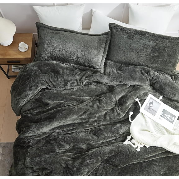 DLYone Oversized King Comforter - Original Plush, Dark Forest Green - 112"x92" - Machine Washable