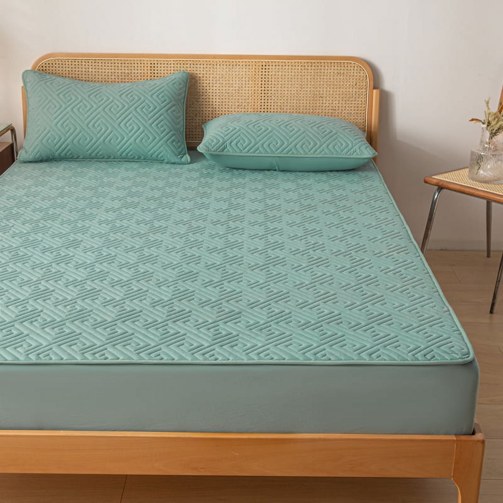 DONGTIAN Waterproof Fitted Sheet with Elastic Band, Quilted Mattress