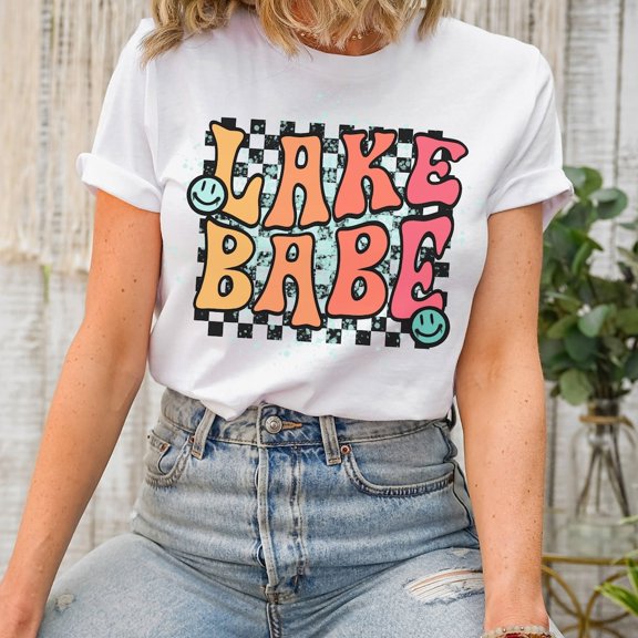 DOPASHIRT Lake Babe Shirt, Retro Lake Shirt, Retro Summer Shirt, Women'S Graphic Tee, Trendy Summer Shirt, Nature T-Shirt, Lake Vacation Shirt Unisex S-5XL Hot Trending Shirt, Vintage Birthday Gift